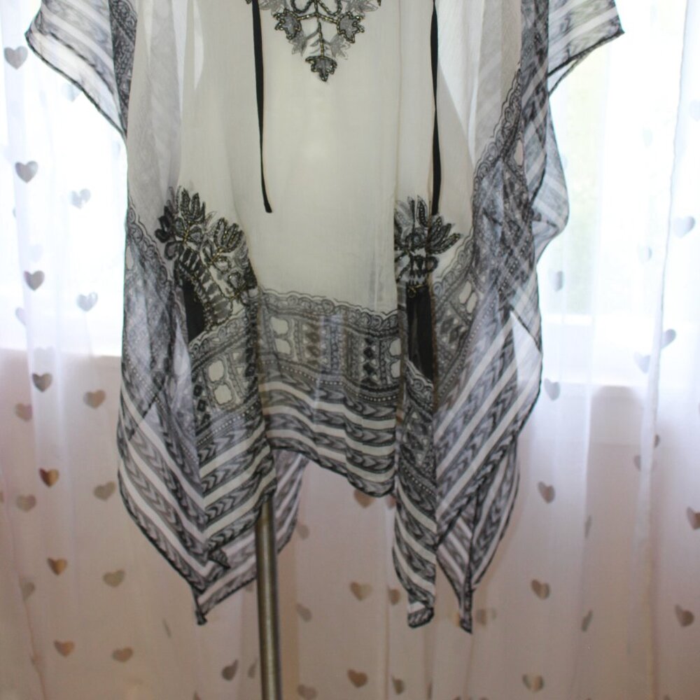#514 Peter Nygard White & Black Embellished Shawl (Guestimated Size 16) - Picture 2 of 10